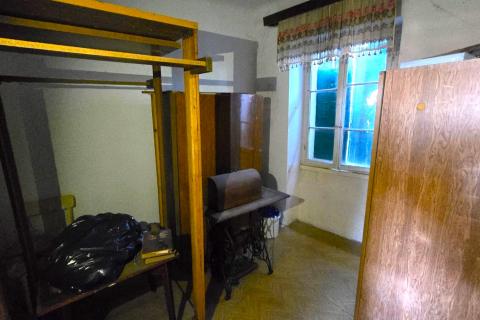 Rovinj, kuća sa vrtom i cisternom, mirna ulica, za renovaciju