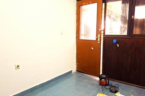 Umag,garaža sa strujom i vodom