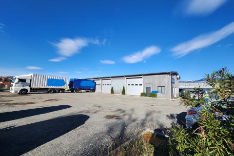 Rijeka, Čavle - poslovno-industrijska zgrada u blizini autoputa