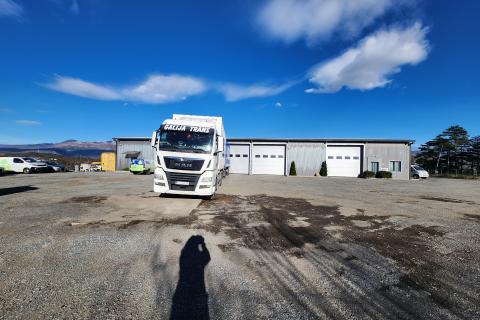 Rijeka, Čavle - poslovno-industrijska zgrada u blizini autoputa