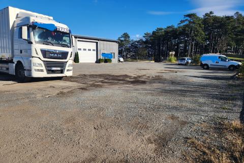 Rijeka, Čavle - poslovno-industrijska zgrada u blizini autoputa