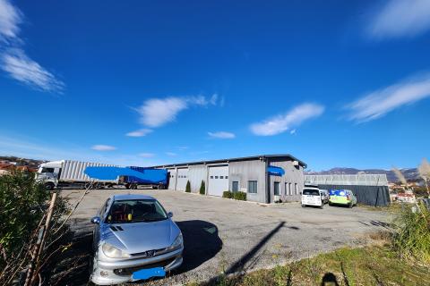 Rijeka, Čavle - poslovno-industrijska zgrada u blizini autoputa