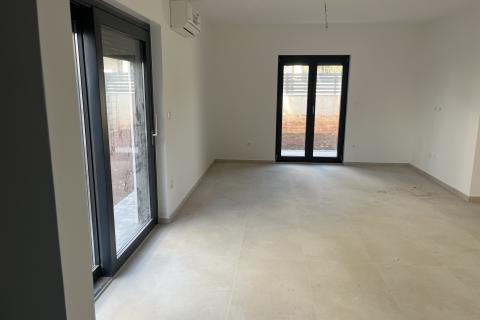 Istra,Medulin, stan sa velikim vrtom 500 m od mora