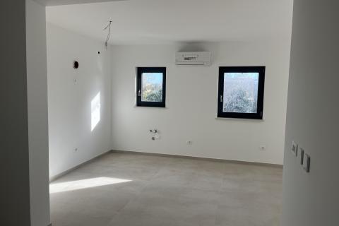 Istra,Medulin, trosoban stan 500 m od mora