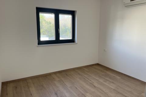 Istra,Medulin, trosoban stan 500 m od mora