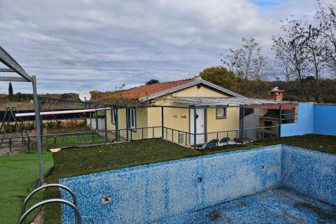 Rovinj - samostojeća prizemnica s bazenom 