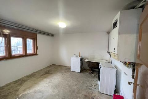 Radoboj – Kuća s gospodarskim objektom 