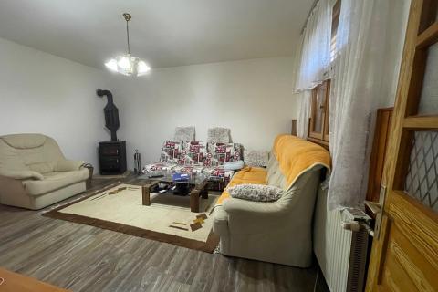 Radoboj – Kuća s gospodarskim objektom 