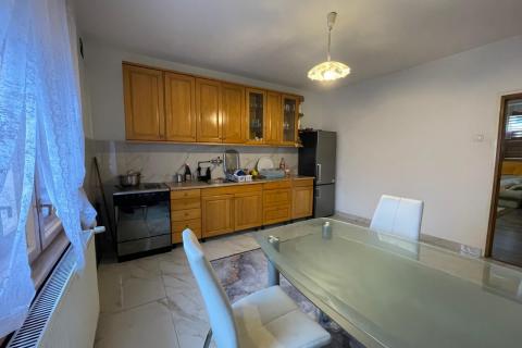 Radoboj – Kuća s gospodarskim objektom 