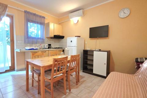 Medulin, Premantura | Stan s dvije spavaće sobe, terasa i parkirno mjesto