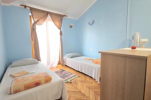 Medulin, Premantura | Dvoetažni stan s vrtom – osjećaj male kuće u srcu Premanture