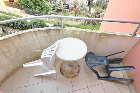 Medulin, Premantura | Dvoetažni stan s vrtom – osjećaj male kuće u srcu Premanture