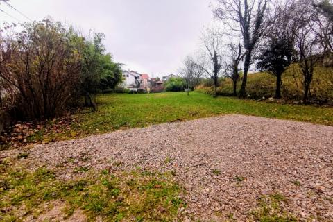 Viškovo, Saršoni, građevinsko zemljište od 891m2, lijepa lokacija