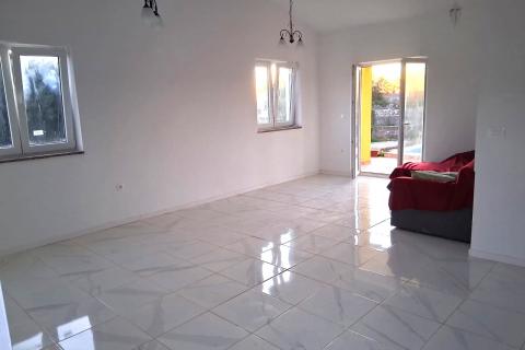 Istra, Svetvinčenat, Čabrunići- dvije spavaće sobe, 70 m2