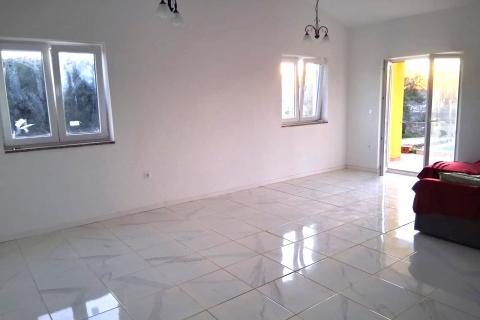 Istra, Svetvinčenat, Čabrunići- dvije spavaće sobe, 70 m2