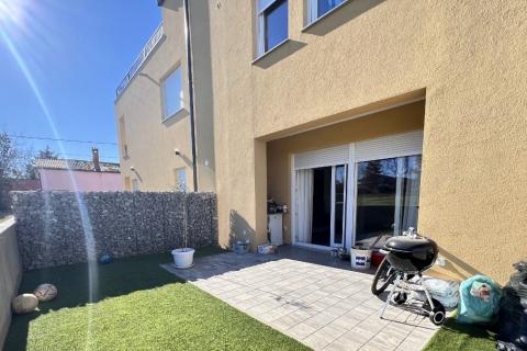 Istra, Novigrad - Dvoetažni stan s pogledom i vrtom