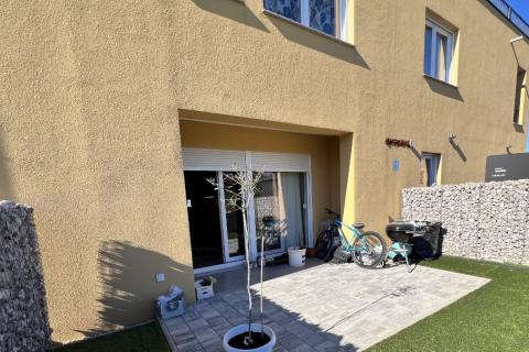 Istra, Novigrad - Dvoetažni stan s pogledom i vrtom