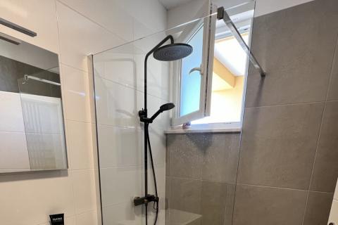 Istra, Novigrad - Dvoetažni stan s pogledom i vrtom