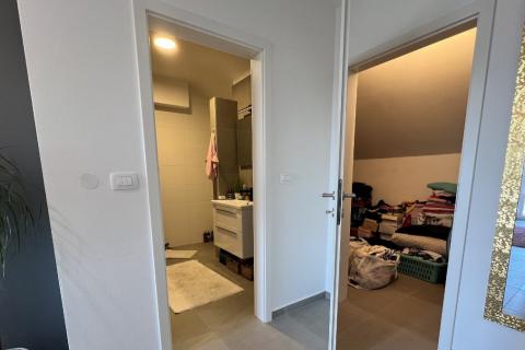 Istra, Novigrad - Dvoetažni stan s pogledom i vrtom