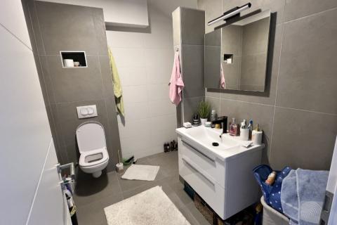 Istra, Novigrad - Dvoetažni stan s pogledom i vrtom