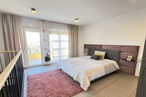 Istra, Novigrad - Dvoetažni stan s pogledom i vrtom