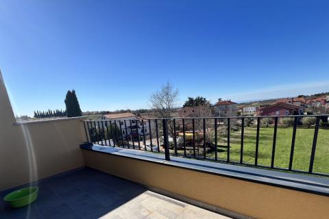 Istra, Novigrad - Dvoetažni stan s pogledom i vrtom