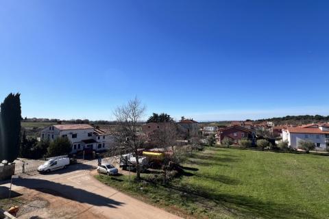 Istra, Novigrad - Dvoetažni stan s pogledom i vrtom