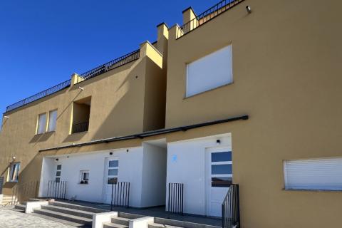 Istra, Novigrad - Dvoetažni stan s pogledom i vrtom