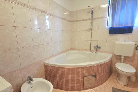 Medulin, Premantura | Četverosoban stan s dvije terase i dva parkirna mjesta