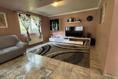 Hiša Sesvetski Kraljevec, Sesvete, 307m2