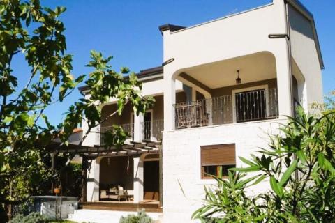 Punta, Umag – Luksuzna Vila, Druga Vrsta od Morja