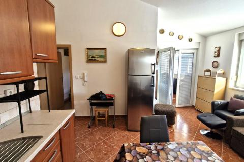 Istrien, Medulin – 47 m², 2 Zimmer, geschlossene Terrasse, Parkplatz, zweiter Stock nahe Geschäften