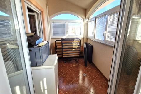 Istrien, Medulin – 47 m², 2 Zimmer, geschlossene Terrasse, Parkplatz, zweiter Stock nahe Geschäften