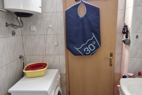 Istrien, Medulin – 47 m², 2 Zimmer, geschlossene Terrasse, Parkplatz, zweiter Stock nahe Geschäften