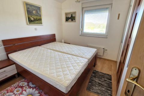 Istrien, Medulin – 47 m², 2 Zimmer, geschlossene Terrasse, Parkplatz, zweiter Stock nahe Geschäften