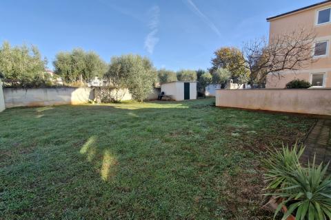 Istrien, Medulin – 47 m², 2 Zimmer, geschlossene Terrasse, Parkplatz, zweiter Stock nahe Geschäften