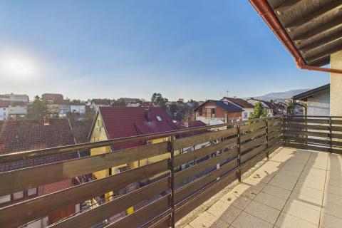 Zagreb-Maksimir Kuća s tri stana i garažama