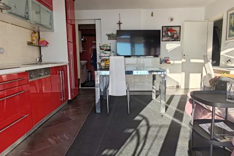 Rijeka, Kantrida - adaptirani četverosoban stan, prekrasan pogled