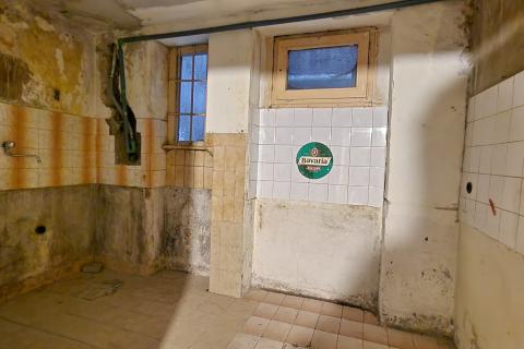 Zagreb, Maksimir, suterenski stan za potpunu renovaciju 15m2