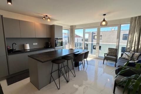 Stanovanje v Novigradu s stre&scaron;no teraso in pogledom na morje