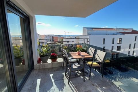 Stanovanje v Novigradu s stre&scaron;no teraso in pogledom na morje