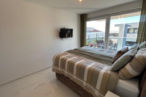 Stanovanje v Novigradu s stre&scaron;no teraso in pogledom na morje