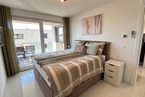 Stanovanje v Novigradu s stre&scaron;no teraso in pogledom na morje