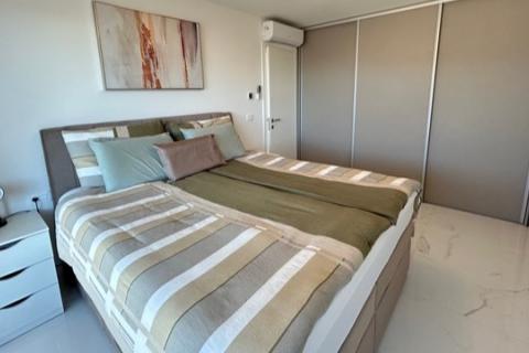 Stanovanje v Novigradu s stre&scaron;no teraso in pogledom na morje