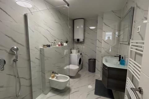 Stanovanje v Novigradu s stre&scaron;no teraso in pogledom na morje