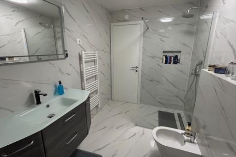 Stanovanje v Novigradu s stre&scaron;no teraso in pogledom na morje