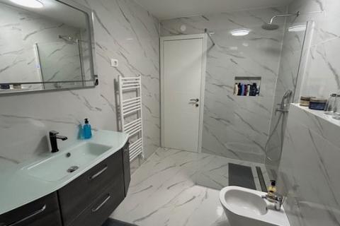 Stanovanje v Novigradu s stre&scaron;no teraso in pogledom na morje