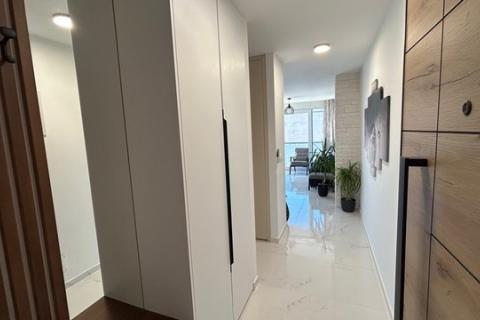 Stanovanje v Novigradu s stre&scaron;no teraso in pogledom na morje