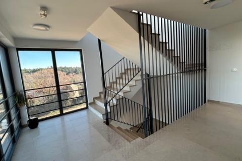 Stanovanje v Novigradu s stre&scaron;no teraso in pogledom na morje