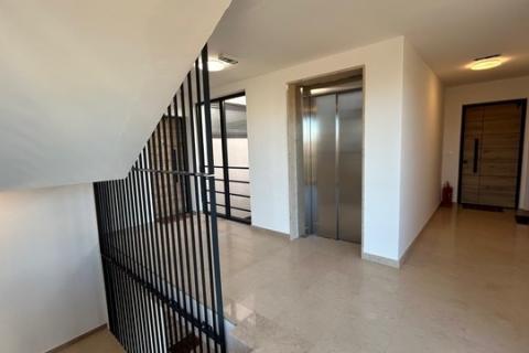 Stanovanje v Novigradu s stre&scaron;no teraso in pogledom na morje